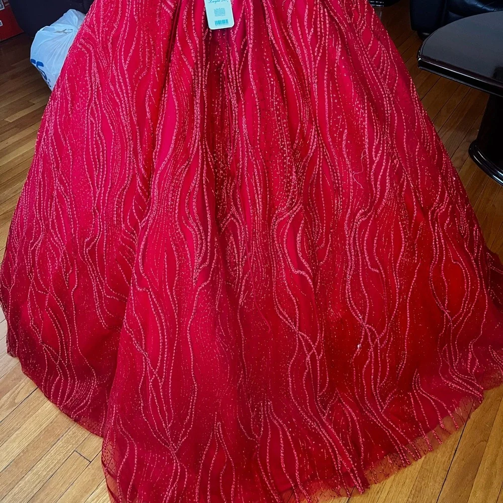 Red dress - Picture 7 of 8